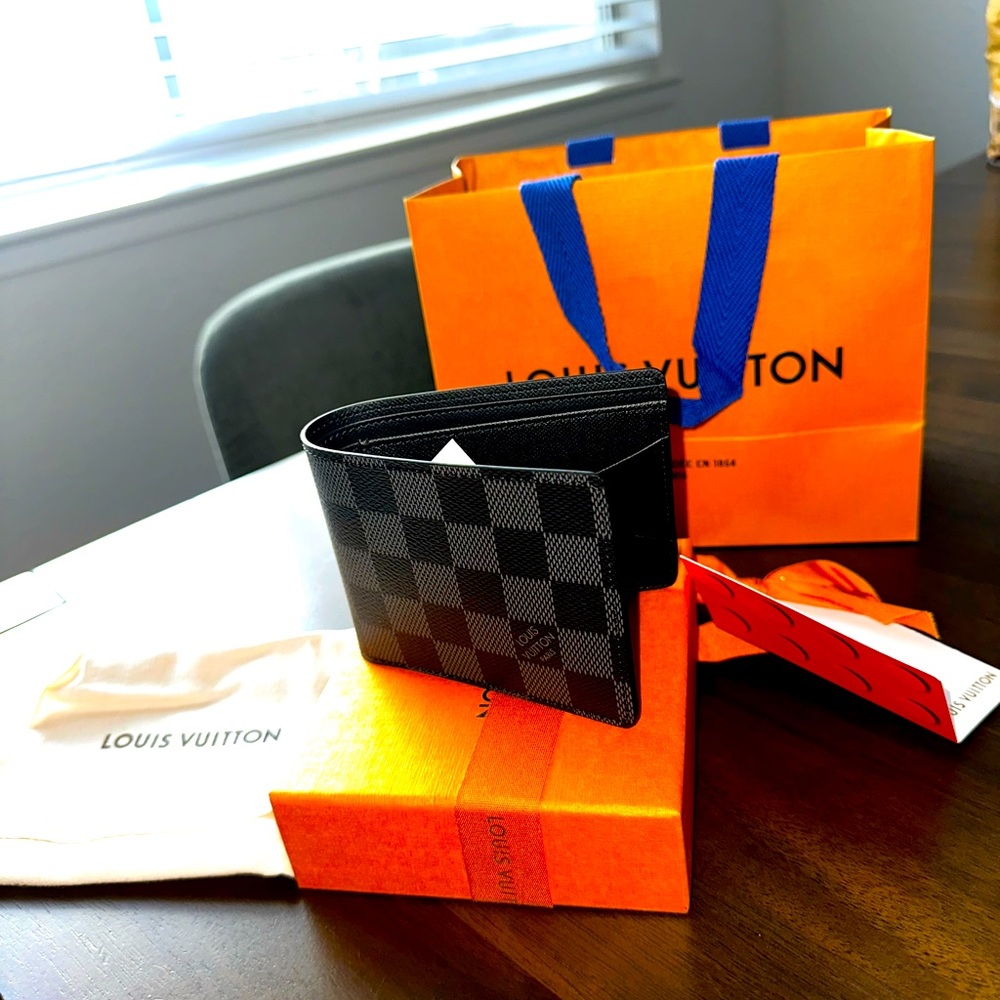 ***Sold***Louis Vuitton Damier Graphite Canvas wallet N62663